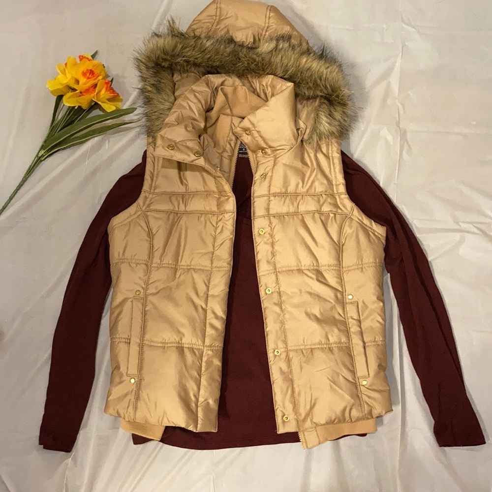 NY&Co Golden faux fur hooded vest - Picture 2 of 8